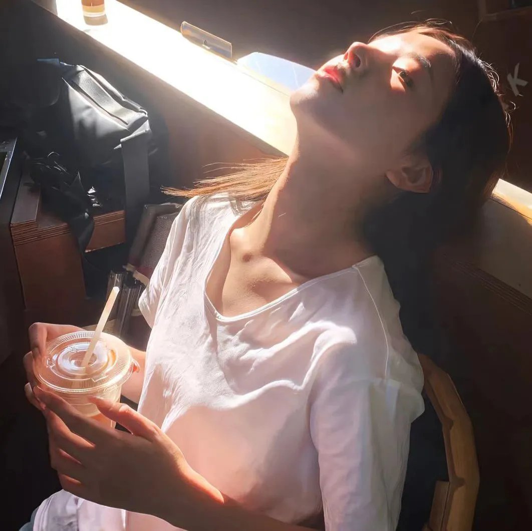 裸体的孩子